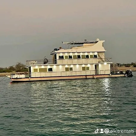 See Villa House Boat